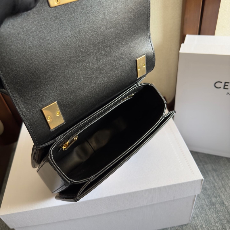 Ce1i*e triomphe bags